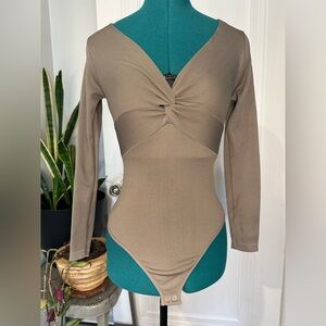 Aura Tan Long-Sleeve Ribbed Fabric Bodysuit small